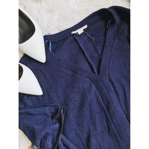 onetheland Sweaters - ❤️ 3 items for $20❤️ V-Neck Blue Sweater 🎀 onetheland Sweaters - ❤️ 3 items for $20❤️ V-Neck Blue Sweater 🎀